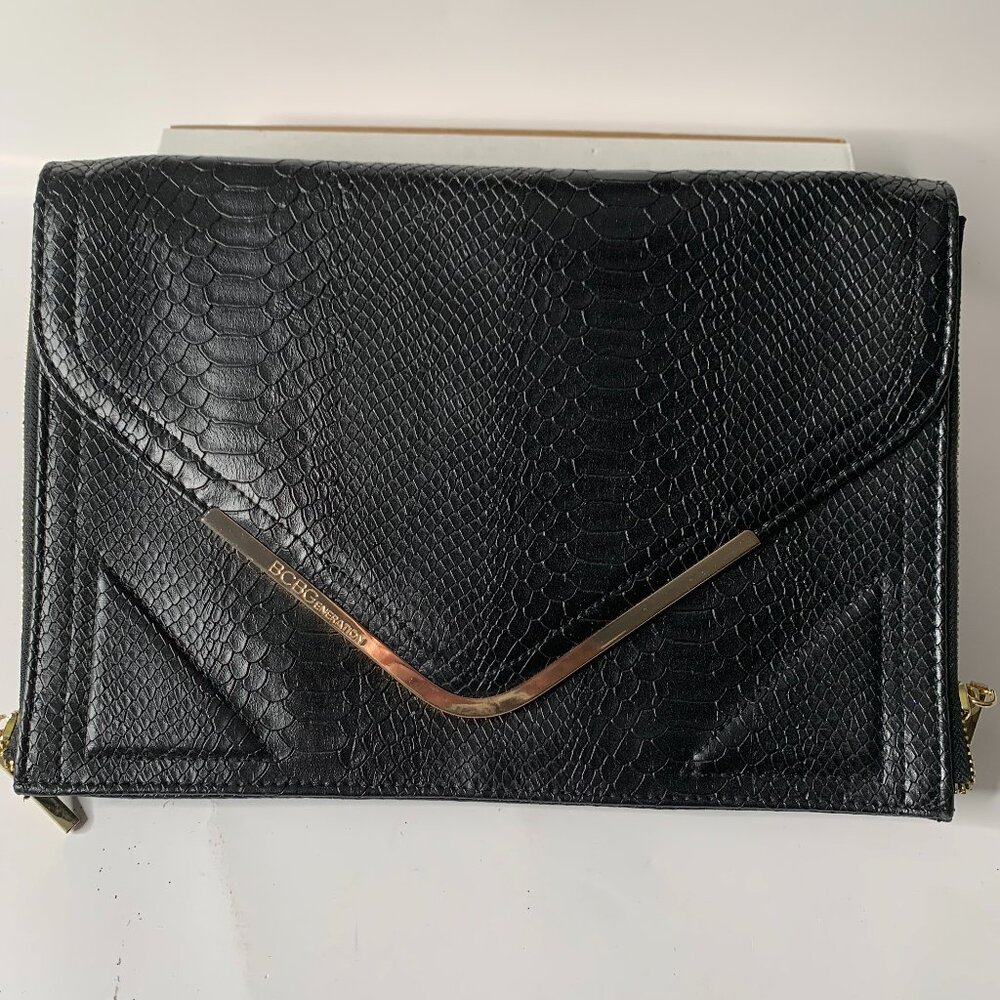 BCBGENERATION ENVELOPE CLUTCH SNAKE PRINT LEATHER BLACK BAG